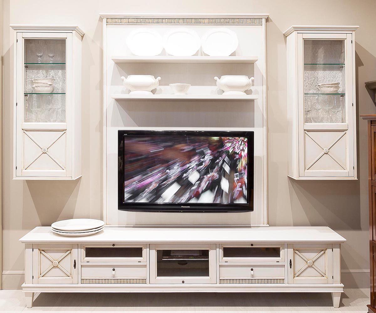 Подставка под ТВ с центральной  раздвежной створкой и ящиком с доводчиком от салона мебели Альянс