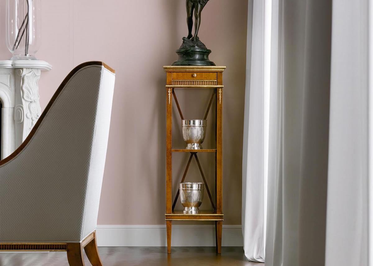 Столик для ваз с ящиком Вариант с интарсией на столешнице от салона мебели Альянс