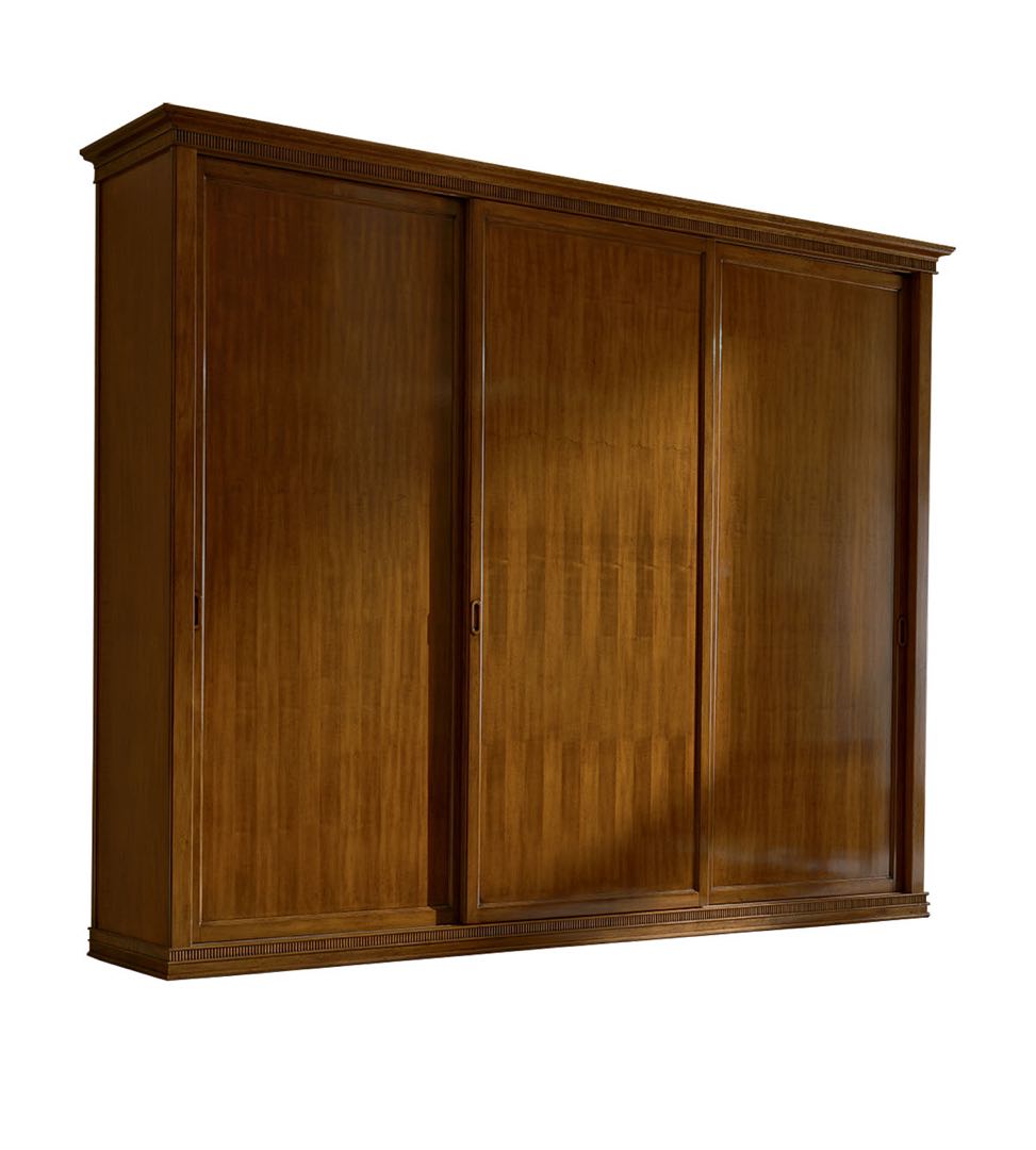 Шкаф с тремя раздвижными дверцами. Поставляется в разобранном виде от салона мебели Альянс