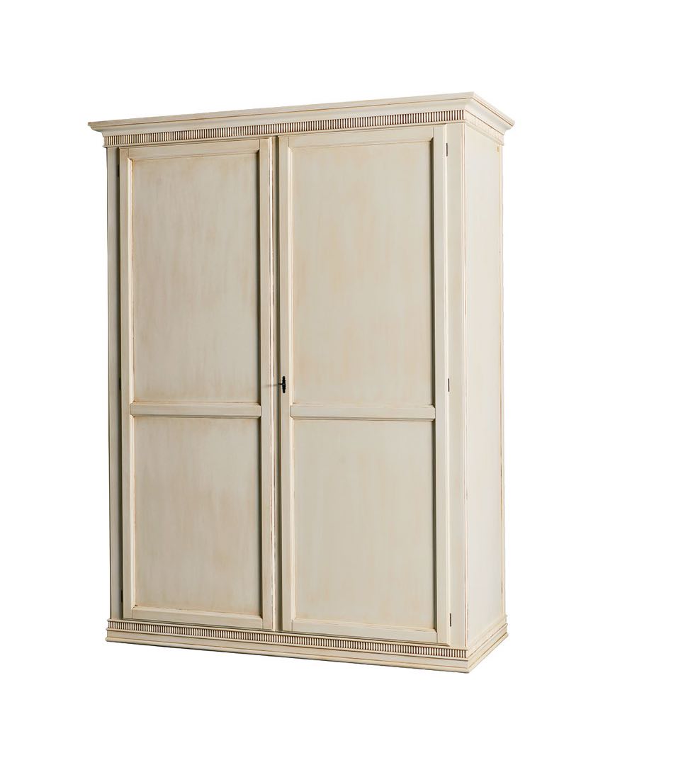 Шкаф с двумя  распашними дверцами и внутренним зеркалом. Доставляется в разобранном виде от салона мебели Альянс